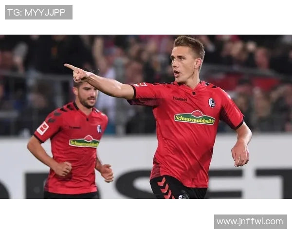 弗赖堡主场迎战汉诺威96双方争夺激烈球迷期待精彩对决 弗赖堡主场迎战汉诺威96双方争夺激烈球迷期待精彩对决